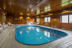 Days Inn & Suites by Wyndham Bloomington/Normal IL