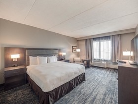 DoubleTree by Hilton Hotel Bloomington