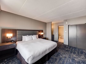 DoubleTree by Hilton Hotel Bloomington