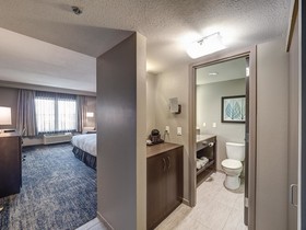 DoubleTree by Hilton Hotel Bloomington