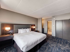 DoubleTree by Hilton Hotel Bloomington