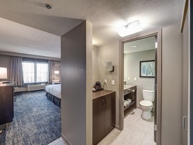 DoubleTree by Hilton Hotel Bloomington
