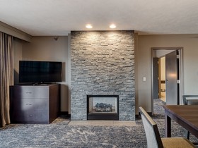 DoubleTree by Hilton Hotel Bloomington