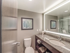 DoubleTree by Hilton Hotel Bloomington