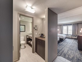DoubleTree by Hilton Hotel Bloomington