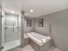 DoubleTree by Hilton Hotel Bloomington