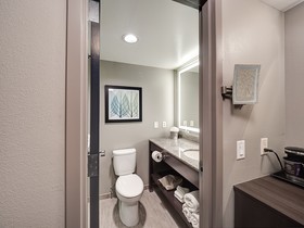 DoubleTree by Hilton Hotel Bloomington