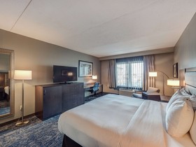 DoubleTree by Hilton Hotel Bloomington