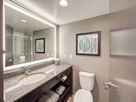 DoubleTree by Hilton Hotel Bloomington