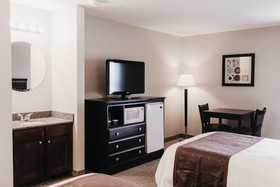 Eastland Suites Hotel & Conference Center