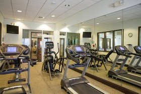 Holiday Inn & Suites Bloomington-Airport