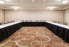Holiday Inn & Suites Bloomington-Airport