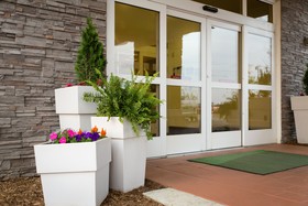 Holiday Inn & Suites Bloomington-Airport