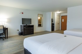 Holiday Inn & Suites Bloomington-Airport