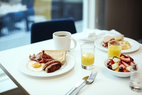 Holiday Inn & Suites Bloomington-Airport