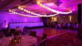 Holiday Inn & Suites Bloomington-Airport