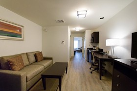 Holiday Inn & Suites Bloomington-Airport
