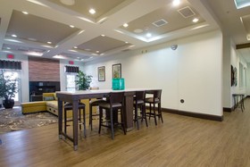 Holiday Inn & Suites Bloomington-Airport