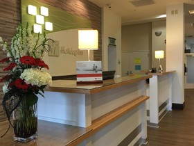 Holiday Inn & Suites Bloomington-Airport
