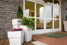 Holiday Inn & Suites Bloomington-Airport