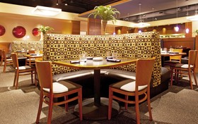 Holiday Inn & Suites Bloomington-Airport