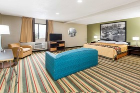 Super 8 by Wyndham Bloomington