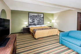 Super 8 by Wyndham Bloomington
