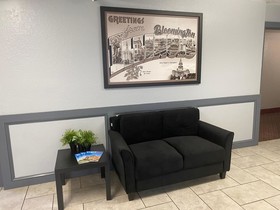 Super 8 by Wyndham Bloomington