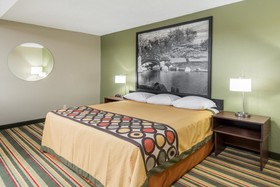 Super 8 by Wyndham Bloomington