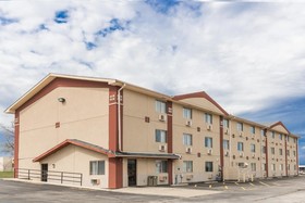 Super 8 by Wyndham Bloomington