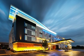 Aloft Bolingbrook