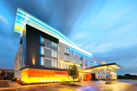 Aloft Bolingbrook