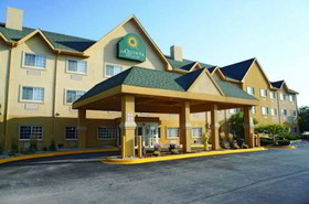 Country Inn & Suites by Radisson, Bolingbrook, I-55