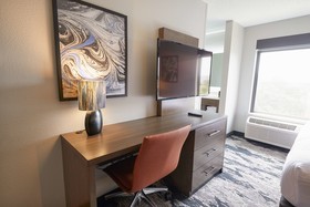 Best Western Plus Bourbonnais Hotel & Suites