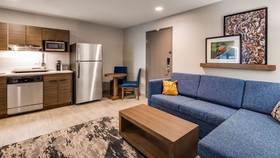 Best Western Plus Bourbonnais Hotel & Suites