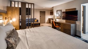 Best Western Plus Bourbonnais Hotel & Suites