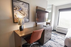 Best Western Plus Bourbonnais Hotel & Suites