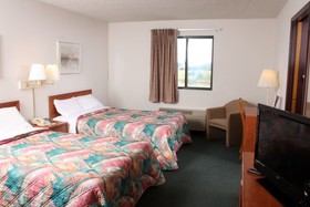 Carlyle Inn & Suites