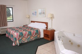 Carlyle Inn & Suites