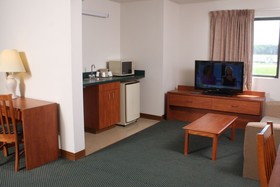 Carlyle Inn & Suites