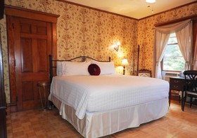 Champaign Garden Inn