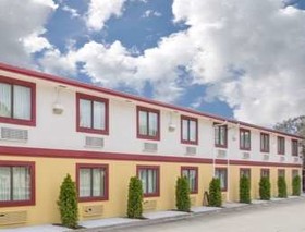 Super 8 by Wyndham Champaign