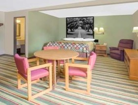 Super 8 by Wyndham Champaign