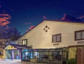 Super 8 by Wyndham Champaign