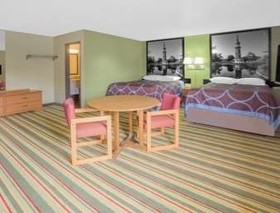 Super 8 by Wyndham Champaign