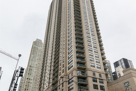 Kasa Chicago River North Apartments