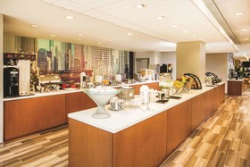 La Quinta Inn & Suites by Wyndham Chicago Downtown