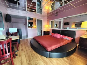 OYO Hotel Edgebrook Chicago North Shore