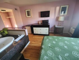 OYO Hotel Edgebrook Chicago North Shore