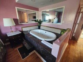 OYO Hotel Edgebrook Chicago North Shore